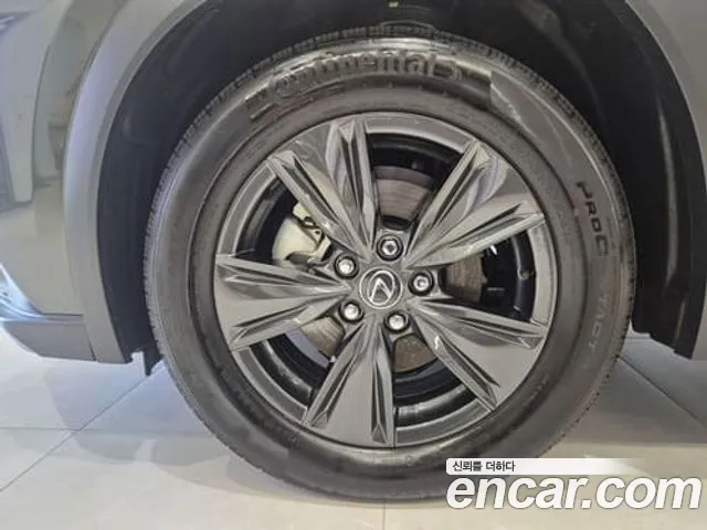 Lexus UX — Фото автомобиля 5