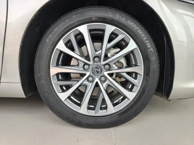 Lexus ES — Фото автомобиля 16