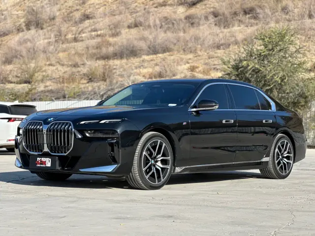 Фотография автомобиля — BMW 7 Series