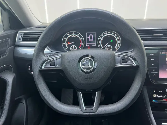 Skoda Superb — Фото автомобиля 7