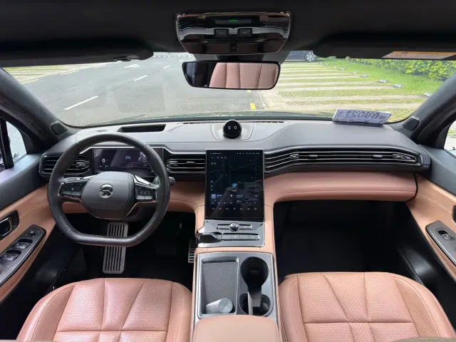 Nio ES8 — Фото автомобиля 14