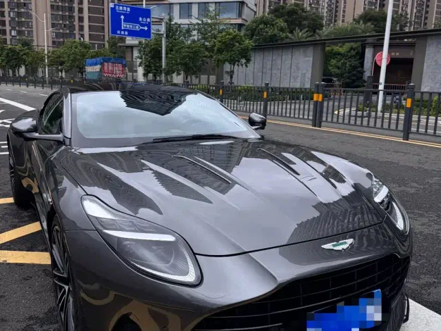 Aston Martin DB12 — Фото автомобиля 2