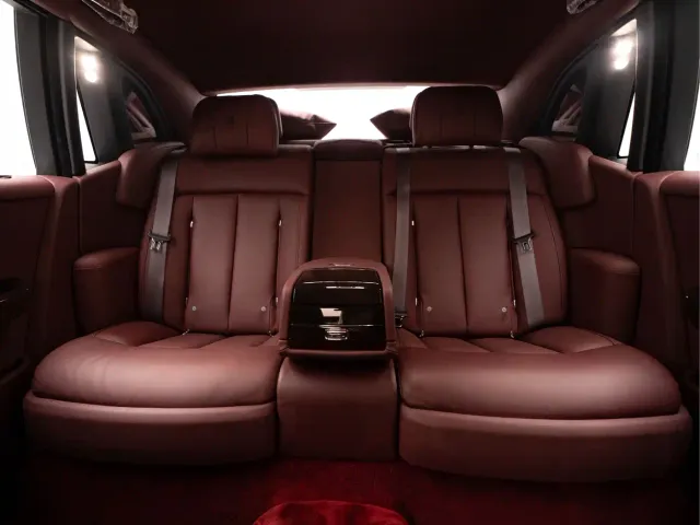 Rolls-Royce Phantom — Фото автомобиля 18