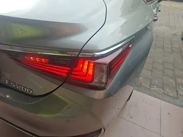 Lexus ES — Фото автомобиля 7