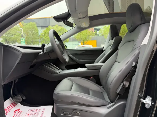 Tesla Model Y — Фото автомобиля 5