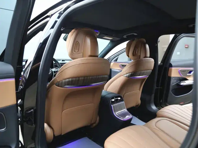 Mercedes-Benz E-Class — Фото автомобиля 21
