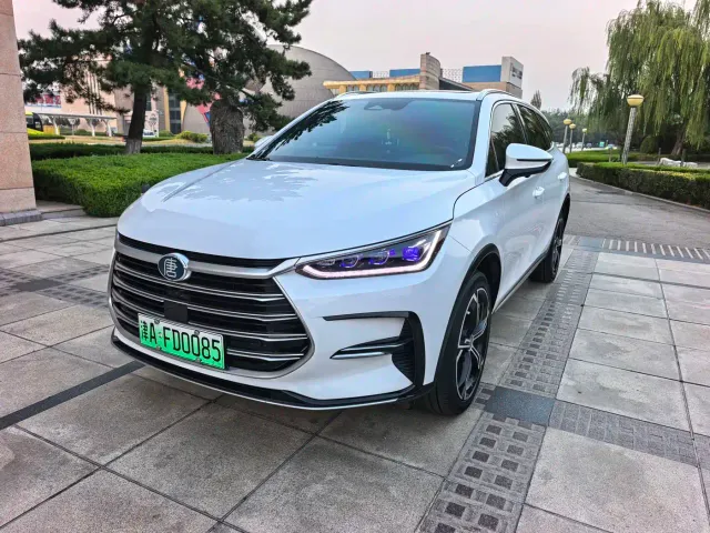 BYD Tang — Фото автомобиля 3