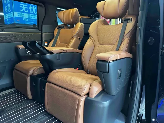 Toyota Vellfire — Фото автомобиля 12