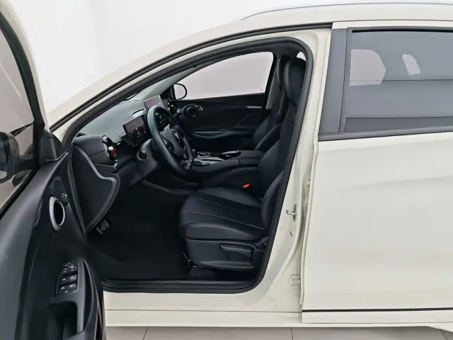 BYD e2 — Фото автомобиля 10
