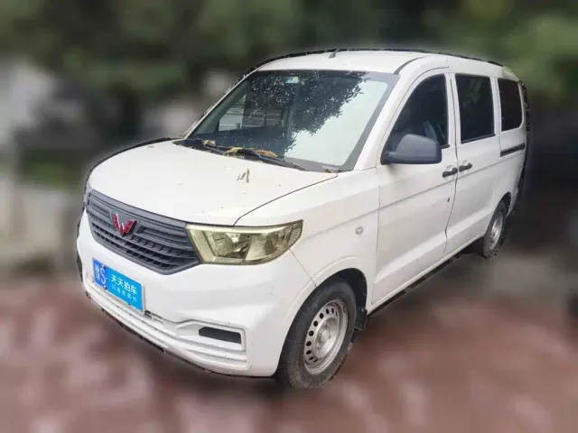 Фотография автомобиля — Wuling Hongguang V