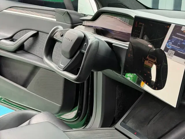 Tesla Model X — Фото автомобиля 14