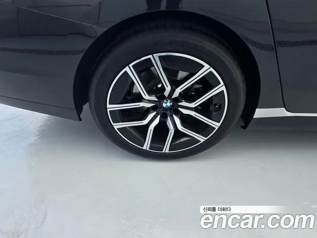 BMW 7 Series G70 — Фото автомобиля 13