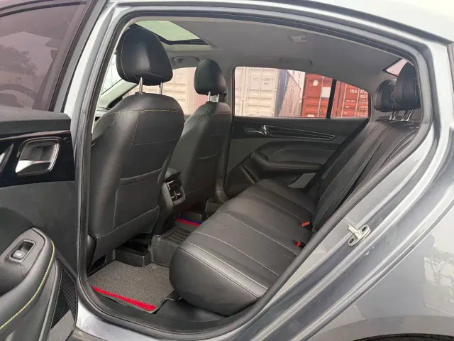 Roewe i5 — Фото автомобиля 5