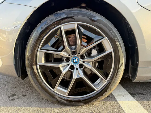 BMW i5 — Фото автомобиля 9