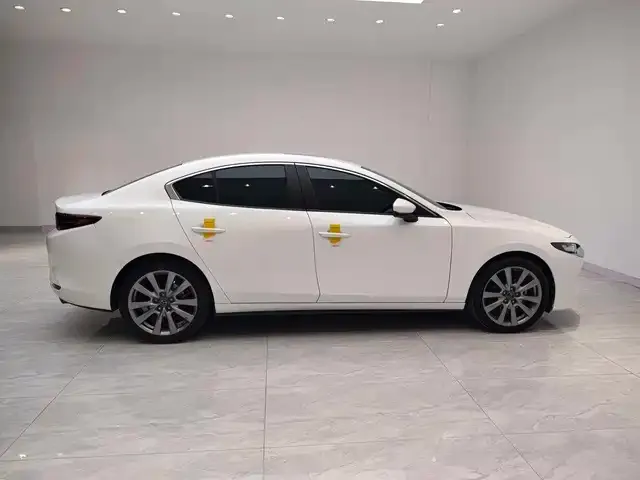 Mazda Axela — Фото автомобиля 4