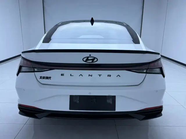 Hyundai Elantra — Фото автомобиля 5