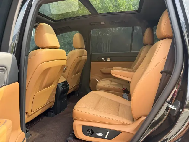 Li Auto ONE — Фото автомобиля 7