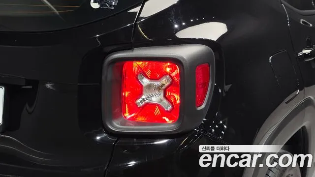 Jeep Renegade — Фото автомобиля 23