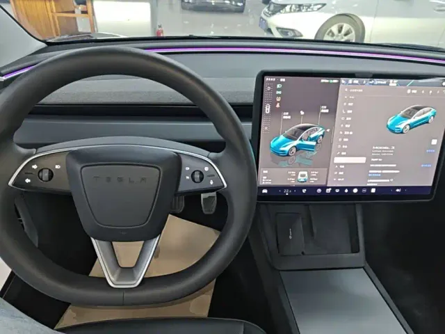 Tesla Model 3 — Фото автомобиля 9
