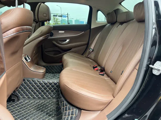 Mercedes-Benz E-Class — Фото автомобиля 14