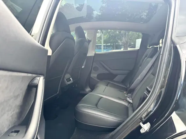 Tesla Model Y — Фото автомобиля 6