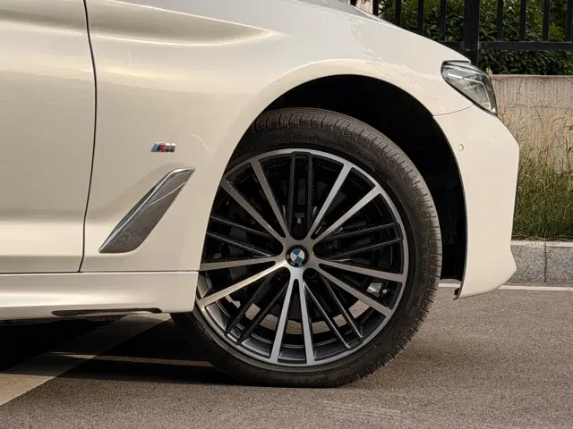 BMW 5 Series — Фото автомобиля 18