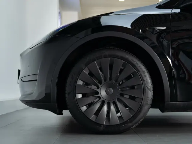 Tesla Model Y — Фото автомобиля 8