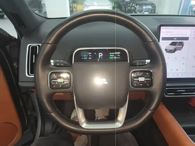 Li Auto L8 — Фото автомобиля 10