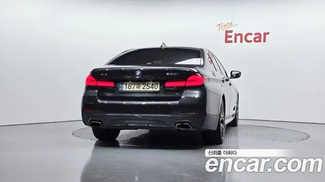 BMW 5-Series 5 серия (G30) 530i xDrive M Sport — Фото автомобиля 4