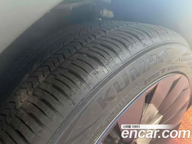 Tesla Model Y — Фото автомобиля 16