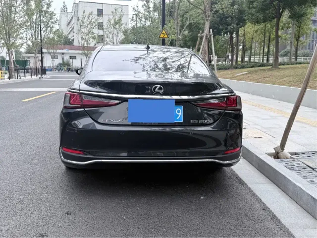 Lexus ES — Фото автомобиля 4