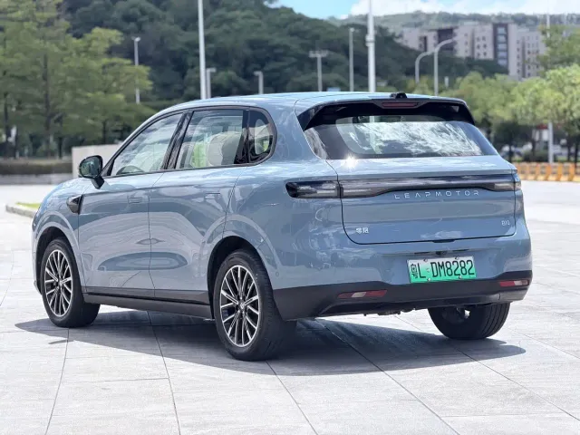 Leapmotor B10 — Фото автомобиля 6
