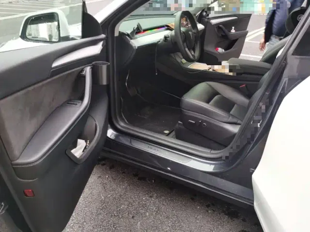Tesla Model Y — Фото автомобиля 17