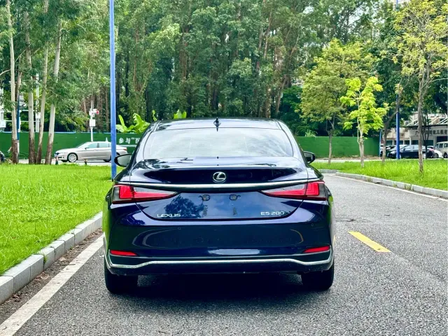 Lexus ES — Фото автомобиля 6