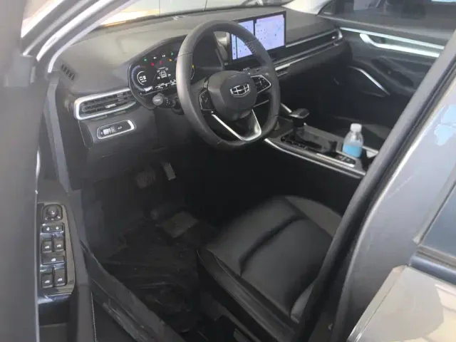 Geely Emgrand — Фото автомобиля 9