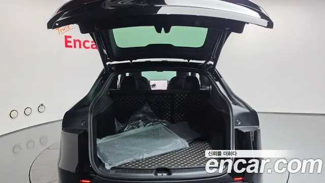 Tesla Model Y — Фото автомобиля 27