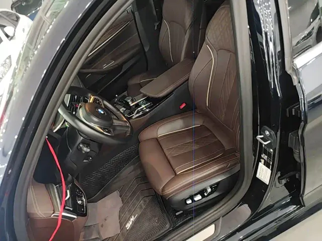 BMW 5 Series — Фото автомобиля 14