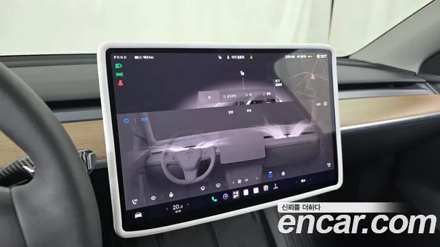 Tesla Model Y — Фото автомобиля 15