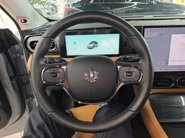 Leapmotor C11 — Фото автомобиля 10