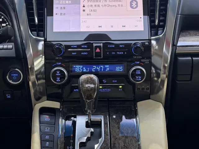Toyota Vellfire — Фото автомобиля 12