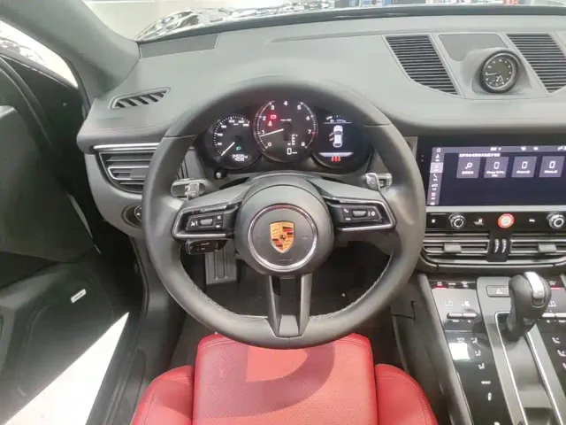 Porsche Macan — Фото автомобиля 10