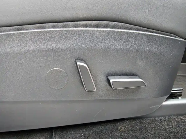 Tesla Model Y — Фото автомобиля 25