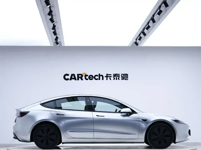 Tesla Model 3 — Фото автомобиля 4