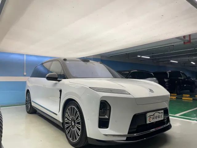 Nio ES8 — Фото автомобиля 3