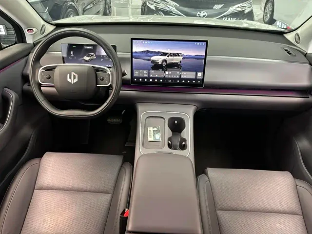 Leapmotor C10 — Фото автомобиля 11