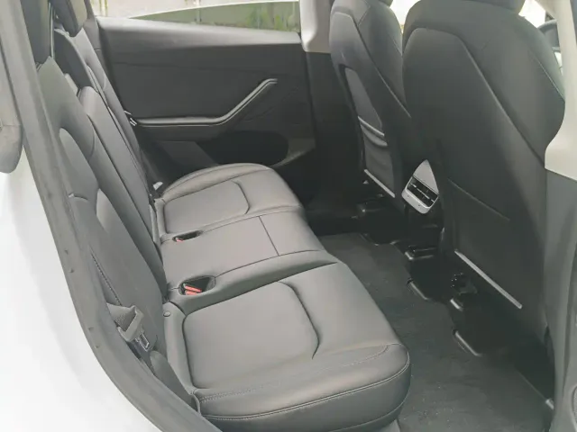Tesla Model Y — Фото автомобиля 5