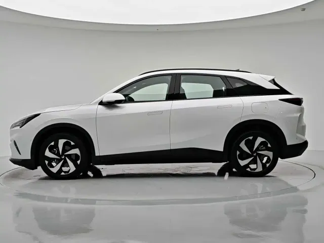 Arcfox Alpha T5 — Фото автомобиля 6