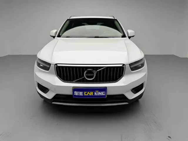 Volvo XC40 — Фото автомобиля 9