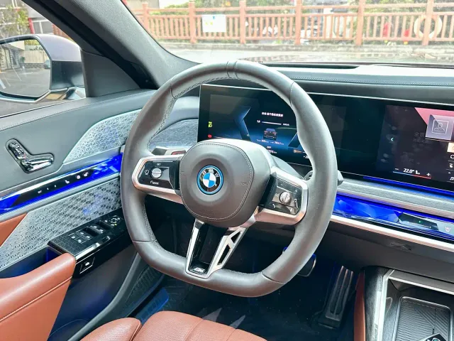 BMW i7 — Фото автомобиля 17