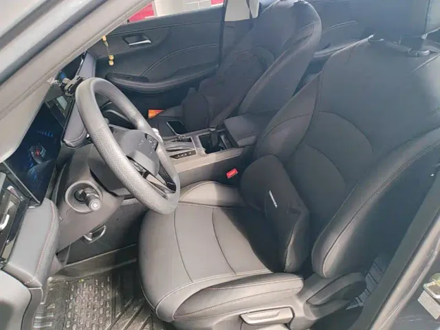 Roewe i5 — Фото автомобиля 14